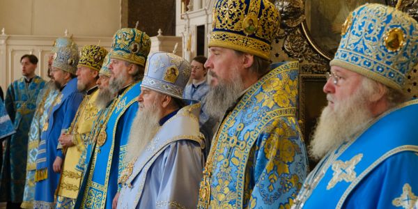 Архиереи Патриаршего Экзархата Юго-Восточной приняли участие в Божественной Литургии в Казанском кафедральном соборе г. Санкт-Петербурга в день 70-летия митрополита Санкт-Петербургского и Ладожского Варсонофия