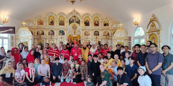 В Неделю 4-ю по Пасхе, о расслабленном, Патриарший Экзарх Юго-Восточной Азии совершил Божественную Литургию на Архиерейском подворье Свято-Владимирского храма в городе Бекаси, Республика Индонезия